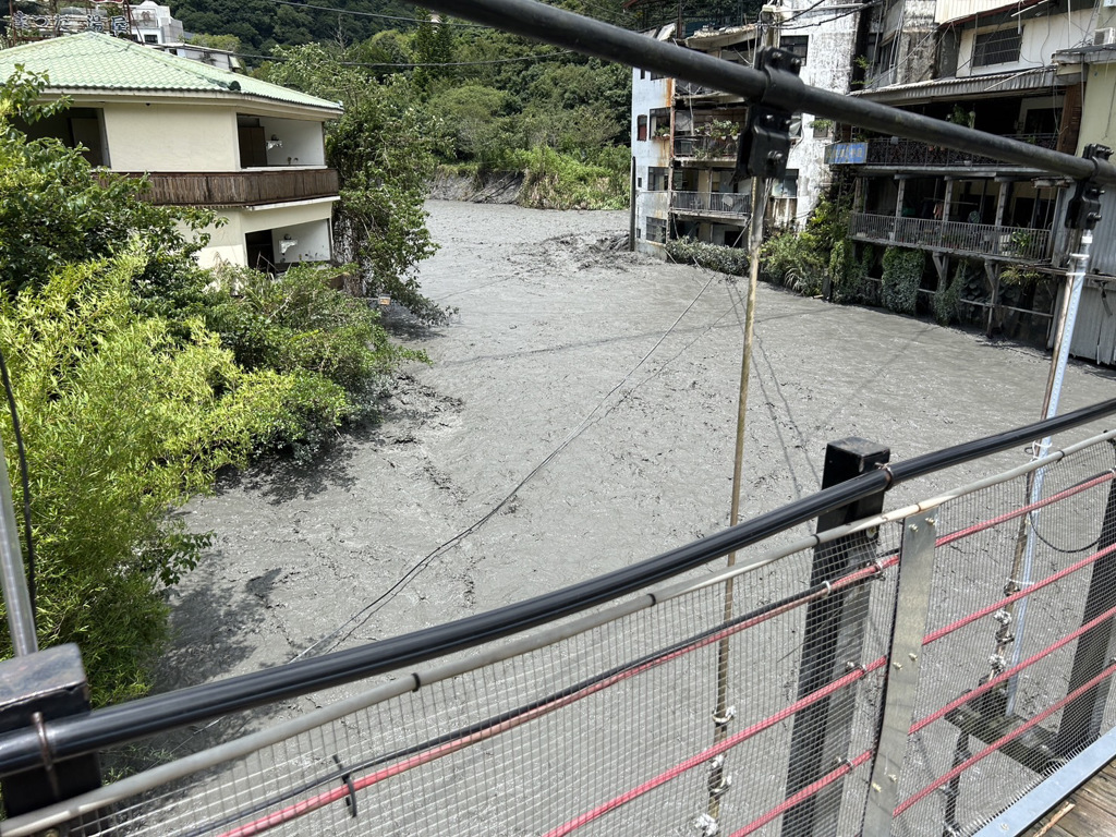 圖7 2023年8月4日卡努颱風再次重創廬山溫泉區(新北消防局提供)