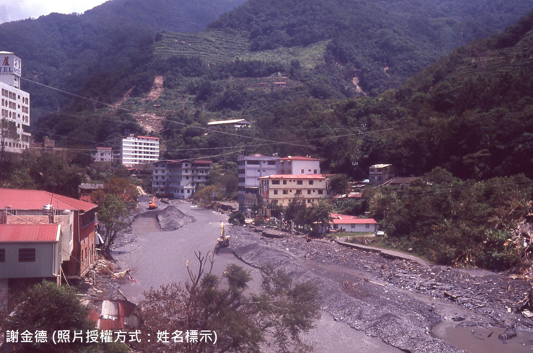 圖3 - 1994年道格颱風廬山立體停車場上游災情(謝金德攝)