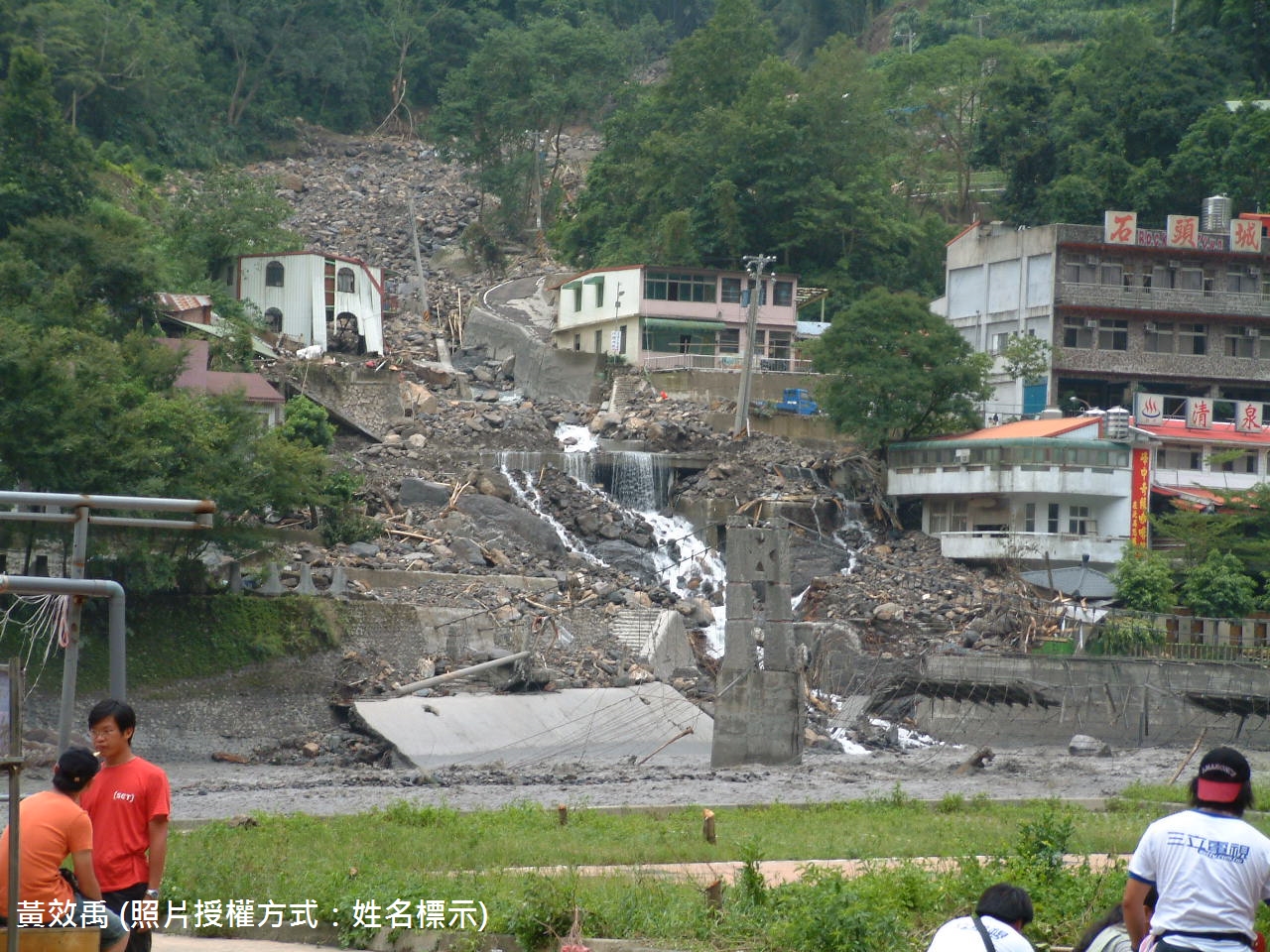 新竹縣五峰鄉，清泉、民都有、土場部落遭土石流無情摧毀，圖為清泉溫泉旁的野溪災情。(黃效禹提供)