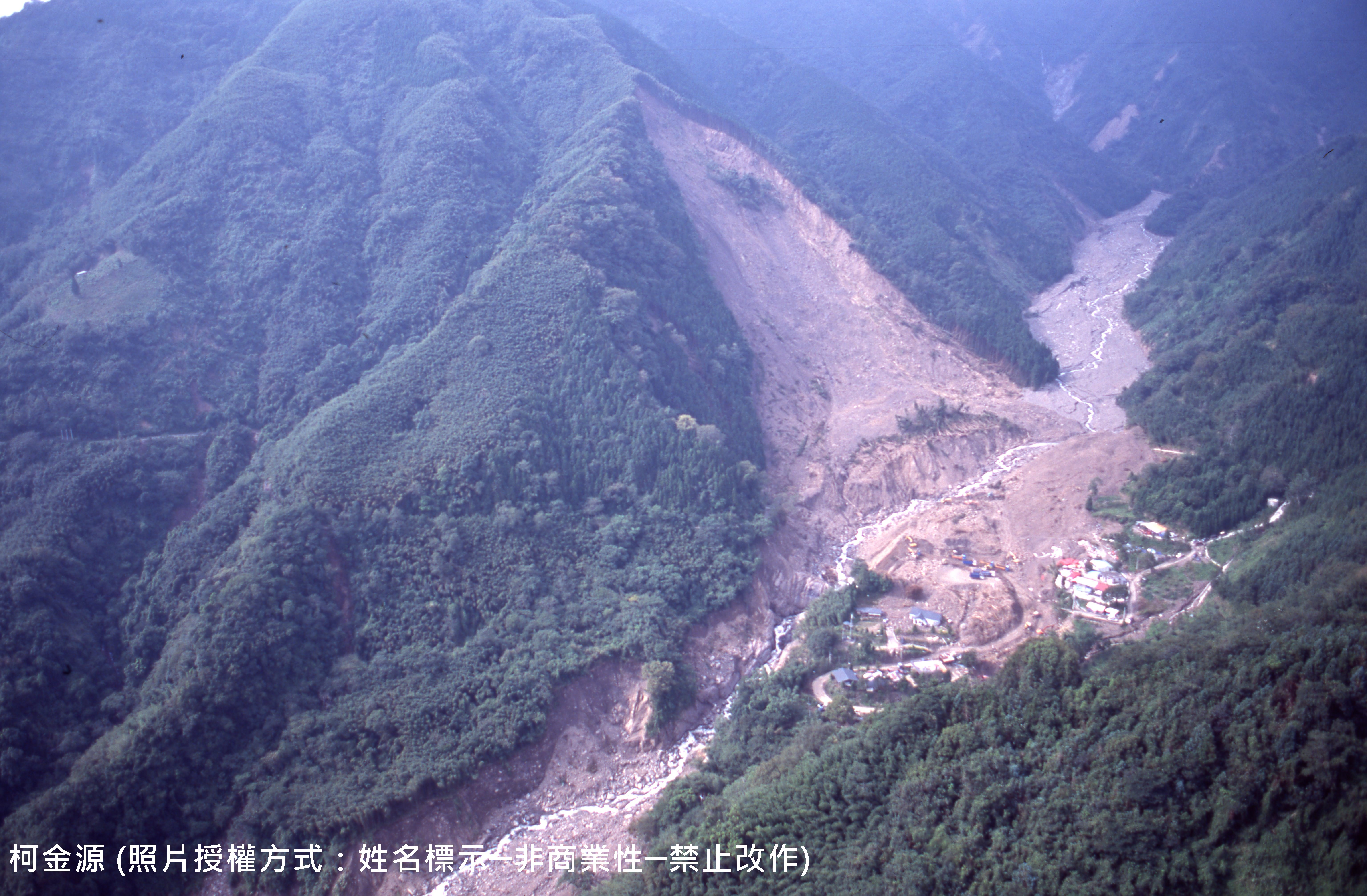 新竹縣五峰鄉桃山村土場部落受到土石流侵襲情形。(柯金源提供)