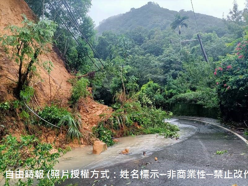 7日，信義鄉山區道路邊坡不堪連日大雨，今有多處聯外道路坍方阻礙交通，鄉內望美村、人和村的聯外道路，也因坍方導致道路受阻，另外前往羅娜的聯外道路，沿途也有坍方情況。