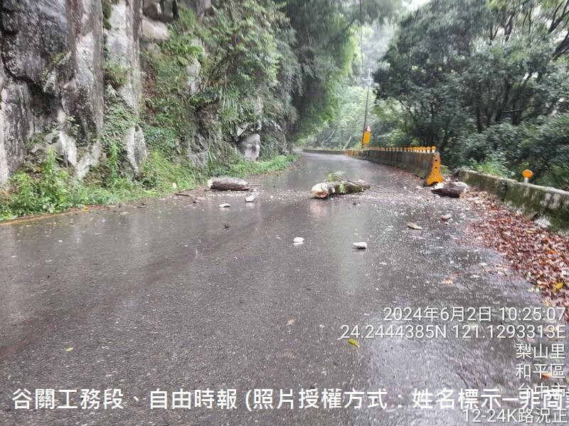 113年06月02日，梅雨鋒面為山區帶來大雨，造成中橫便道19.7K出現落石，公路局谷關工務段基於安全考量，中午12點通行班次取消，並利用雨停派員清理落石，目前19.7K已暢行無阻。