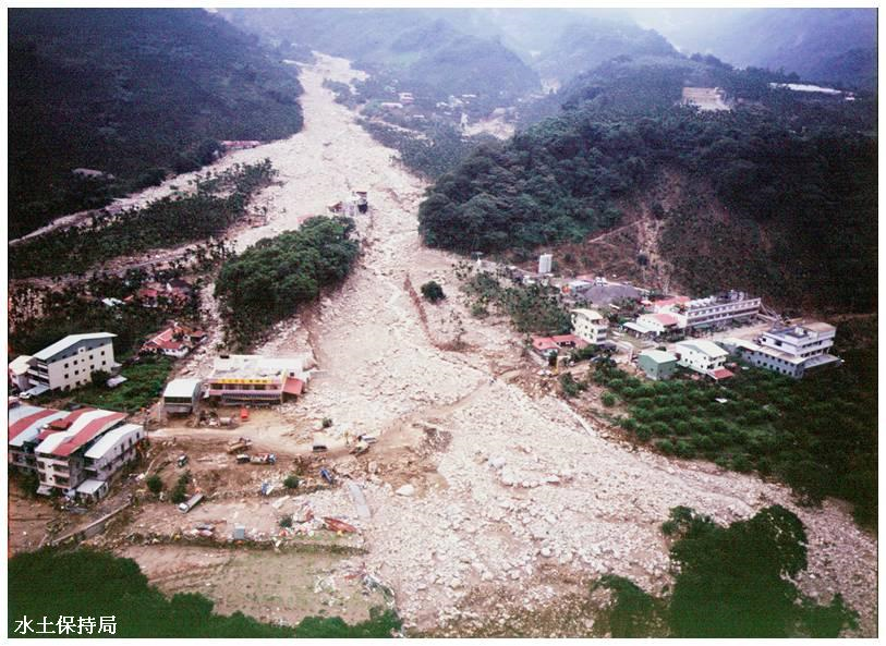 90年桃芝颱風南投縣水里鄉郡坑村流籠坑溪災情空拍