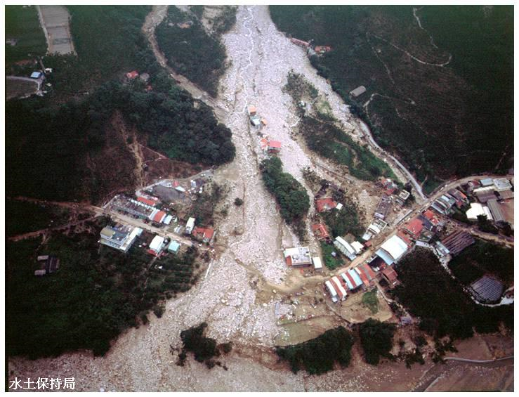 90年桃芝颱風南投縣水里鄉郡坑村流籠坑溪空拍