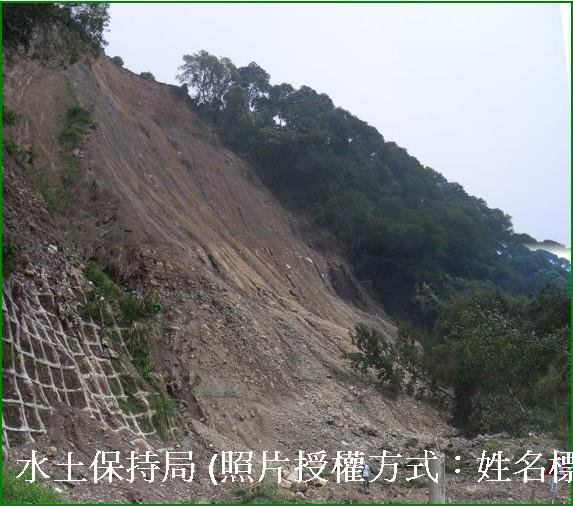 台 21 線豐丘明隧道南端之沙里仙洞溪發生土石流災害，且 91k+600處發生邊坡崩塌，近 5 萬立方公尺土石崩滑，掩埋該處台 21 線通行之人員及車輛。
本照片為下游河道全景。
災害調查報告：http://goo.gl/Xghwu7