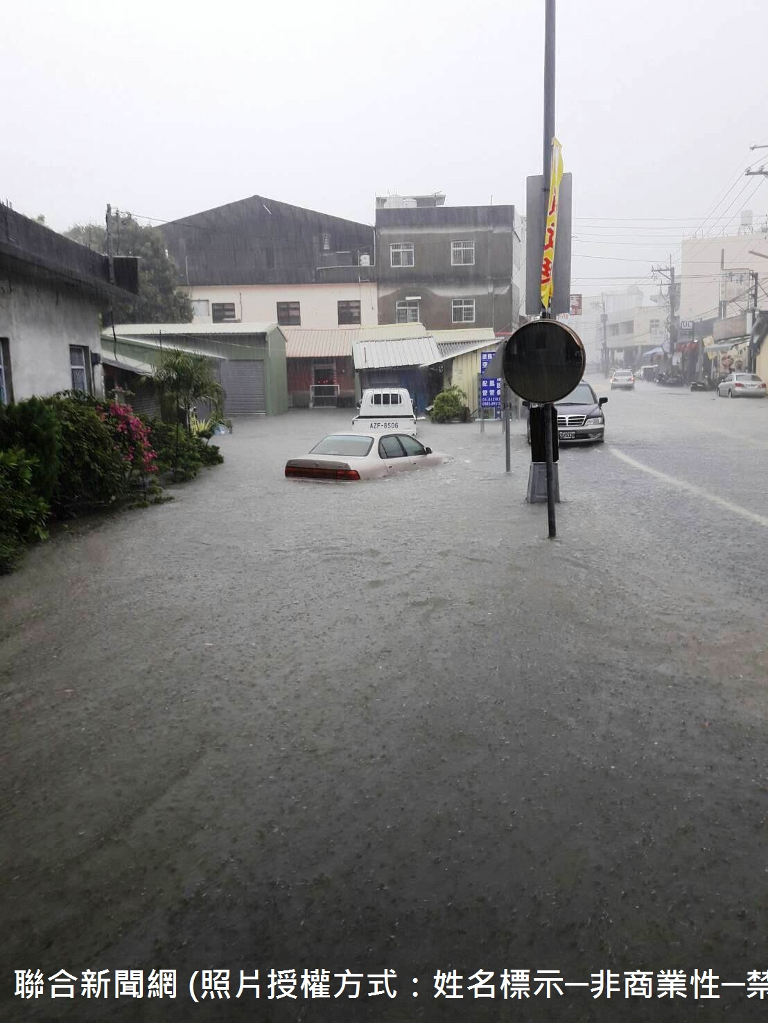 強降雨，造成員林市部分路段又開始積水，員林山腳路更是積水嚴重、東山派出所前淹水、員林特力屋附近、員林基督教醫院周邊、山腳路都有積水現象。而埔鹽鄉東西向快速道路與中山高速公路144線南港涵洞往西方向，也積水嚴重，車輛無法通行。機車騎士行經山腳路遭大水沖走，幸好一旁有熱心民眾拋出繩索讓騎士抓住，待消防隊抵達後架梯讓他爬回路面，送至員林基督教醫院治療，沒有大礙。