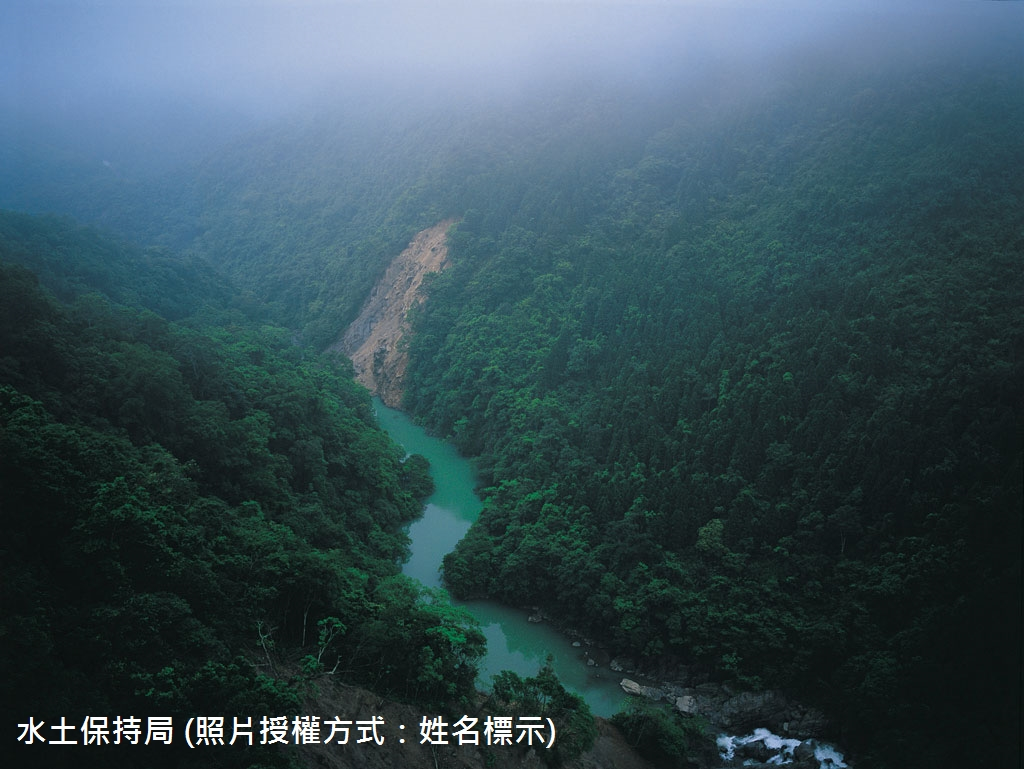 大鹿林道9K新增堰塞湖堰塞湖全景斜拍