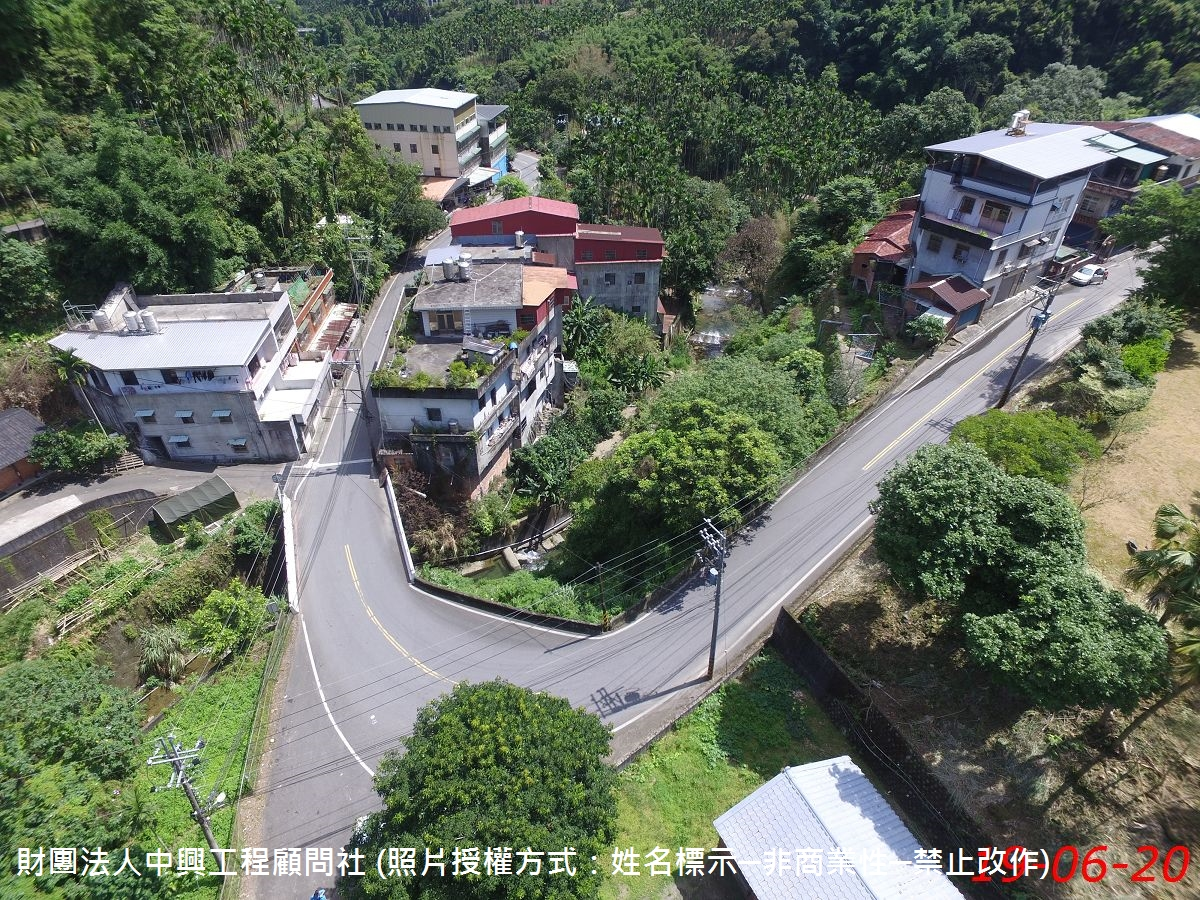 溢流點位於溪流與德芳橋上游出谷口處