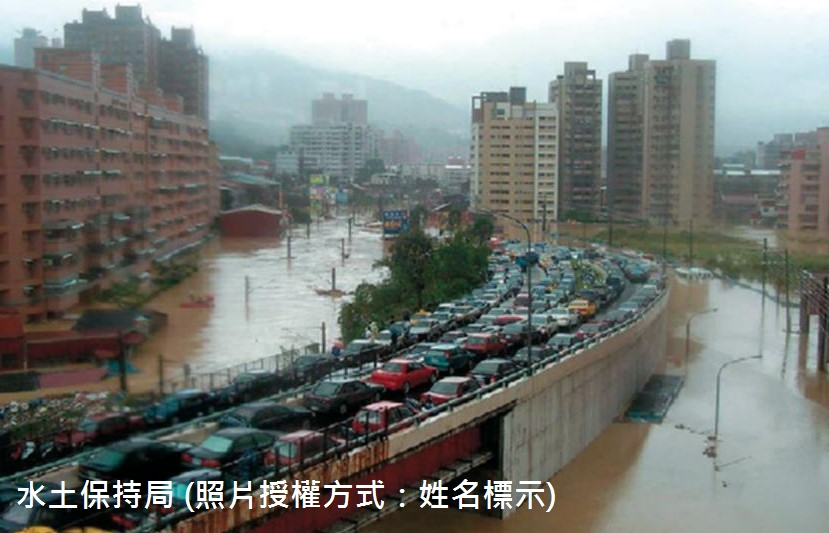 2000年11月象神颱風的鋒面與圍環流造成汐止及基隆嚴重淹水，成為臺灣首次同時成立二個中央災害應變中心分開運作的特殊案例。
(資料來源:水土保持局_季刊夏季號，民國108年6月)