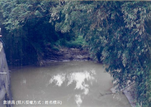巴比倫颱風來襲，使苗栗卓蘭鎮老庄溪溪水混濁。（攝於民國89年9月）                 