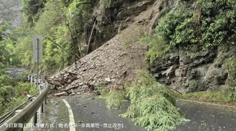 114年05月25日受梅雨鋒面劇烈降雨影響，台8線109K+800大禹嶺路段阻斷，經公路局中區養護工程分局全力搶通後，考量邊坡土壤含水量已趨於飽和，恐有持續致災機率，影響用路人通行安全，公路局中區養護工程分局於今（25）日晚上18時實施預警性封閉作業。