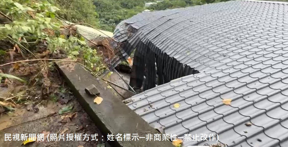 114年07月31日，台中連日大雷雨，北屯大坑山區的十方啟能中心，學校校車的停車棚，被土石流砸破大洞，為了安全，只能停班停課一天。