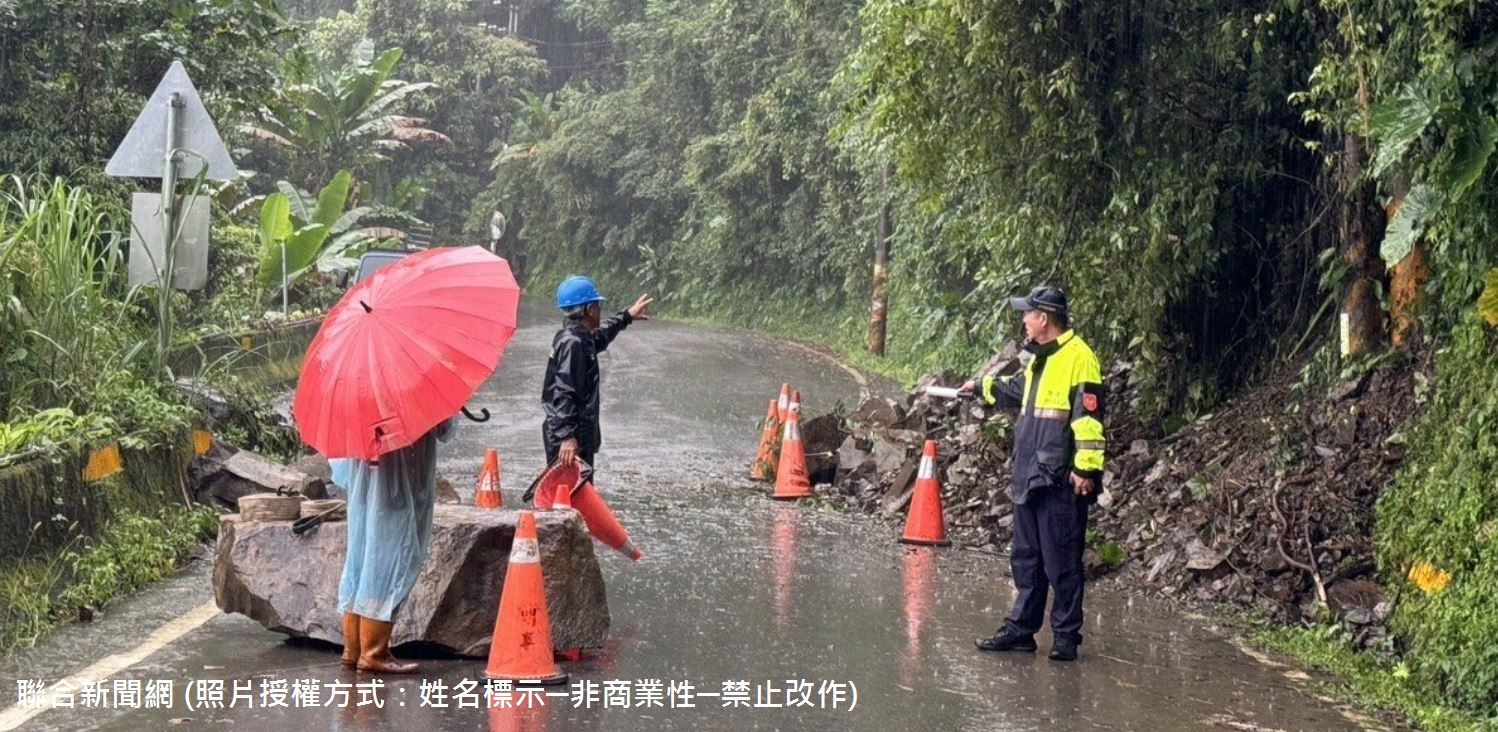 114年08月03日下午，大雪山林道12K處有邊坡落石坍方，影響人車通行。