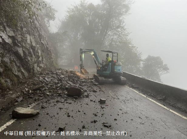 115年4月3日清晨，台中市和平區大雪山林道二十九點四公里邊坡落石，造成道路無法通行，廠商進場搶通，上午十時完成落石清理，恢復通行。