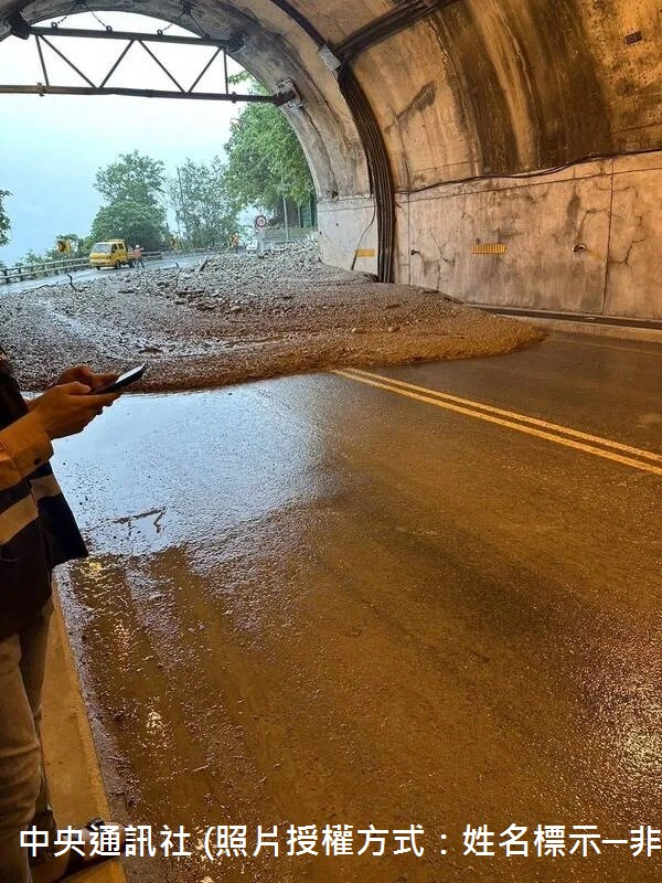 113年06月07日，台9線蘇花公路崇德段台九線一六三K+五百（崇德隧道南口）7日下午再傳土石流災情，崇德隧道南口因土石泥流導致雙向交通受阻，公路局獲報已派員前往搶通。